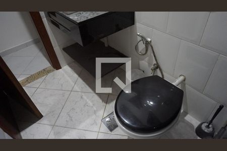 Casa à venda com 270m², 5 quartos e sem vagaSegundo Andar - Banheiro Social