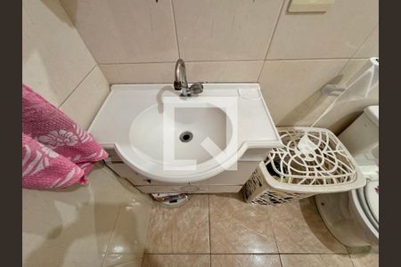 Casa à venda com 80m², 2 quartos e 2 vagas Casa à venda com 80m², 2 quartos e 2 vagasBanheiro