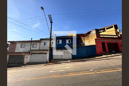 Casa à venda com 80m², 2 quartos e 2 vagas Casa à venda com 80m², 2 quartos e 2 vagasFachada