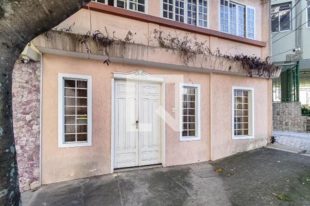 Casa à venda com 200m², 10 quartos e sem vaga Casa à venda com 200m², 10 quartos e sem vagaFachada
