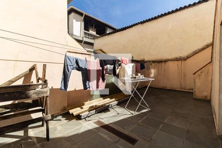 Casa à venda com 200m², 10 quartos e sem vaga Casa à venda com 200m², 10 quartos e sem vagaQuintal - Piso Térreo