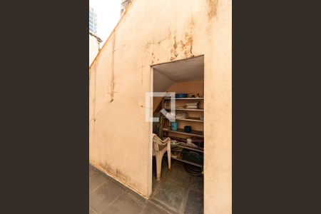 Casa à venda com 200m², 10 quartos e sem vaga Casa à venda com 200m², 10 quartos e sem vagaQuintal - Piso Térreo