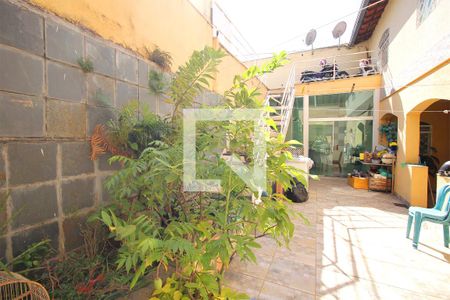 Casa à venda com 240m², 6 quartos e 8 vagasVaranda / Serviço