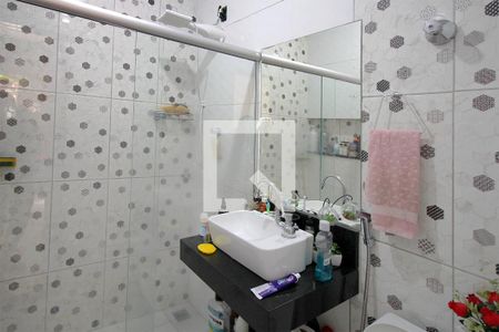 Casa à venda com 240m², 6 quartos e 8 vagasBanheiro da Suíte