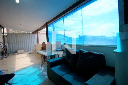 Casa à venda com 240m², 6 quartos e 8 vagasGaragem / galpão