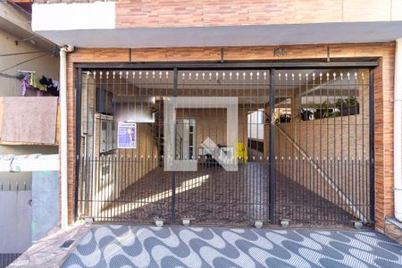 Casa à venda com 174m², 3 quartos e 2 vagas Casa à venda com 174m², 3 quartos e 2 vagasFachada