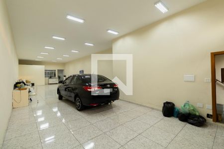 Casa à venda com 336m², 3 quartos e 6 vagas Casa à venda com 336m², 3 quartos e 6 vagasGaragem