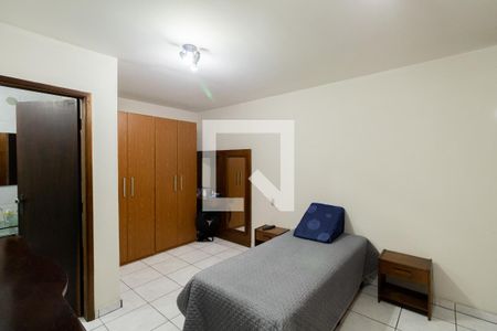 Casa à venda com 336m², 3 quartos e 6 vagas Casa à venda com 336m², 3 quartos e 6 vagasQuarto