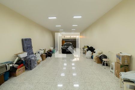 Casa à venda com 336m², 3 quartos e 6 vagas Casa à venda com 336m², 3 quartos e 6 vagasGaragem