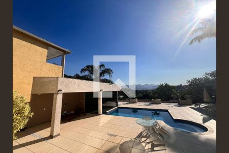 Casa de condomínio à venda com 563m², 6 quartos e 4 vagas Casa de condomínio à venda com 563m², 6 quartos e 4 vagasPiscina e area de lazer
