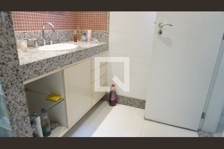 Casa de condomínio à venda com 563m², 6 quartos e 4 vagasbanheiro Suite 1