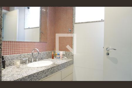 Casa de condomínio à venda com 563m², 6 quartos e 4 vagasbanheiro Suite 1