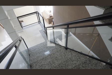 Casa de condomínio à venda com 563m², 6 quartos e 4 vagasEscada Primeiro Pavimento