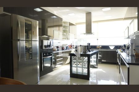 Casa de condomínio à venda com 563m², 6 quartos e 4 vagasCozinha