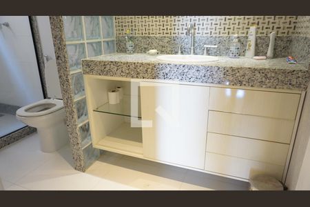 Casa de condomínio à venda com 563m², 6 quartos e 4 vagasBanheiro - Suite 2