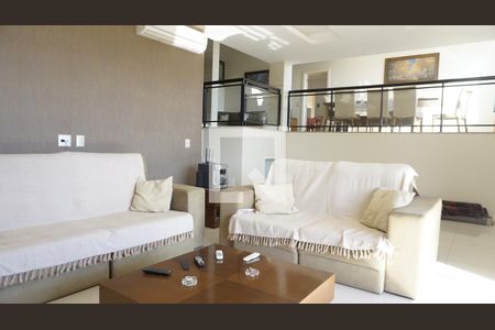 Casa de condomínio à venda com 563m², 6 quartos e 4 vagasSala de TV