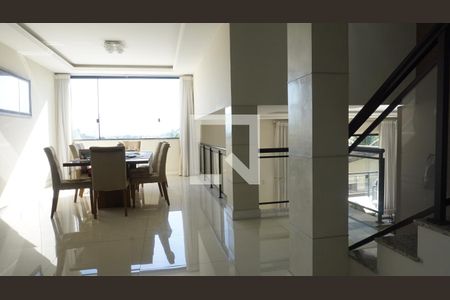 Casa de condomínio à venda com 563m², 6 quartos e 4 vagasSala 2