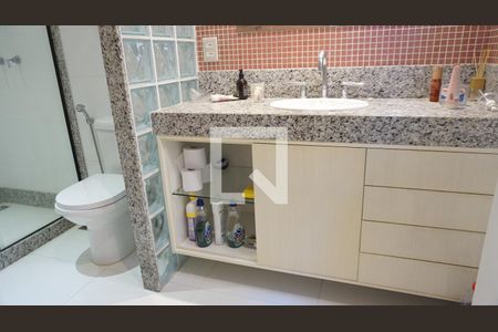 Casa de condomínio à venda com 563m², 6 quartos e 4 vagasbanheiro Suite 1