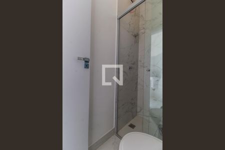 Casa de condomínio à venda com 540m², 4 quartos e 4 vagasBanheiro de serviço