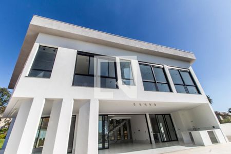 Casa de condomínio à venda com 540m², 4 quartos e 4 vagasFachada