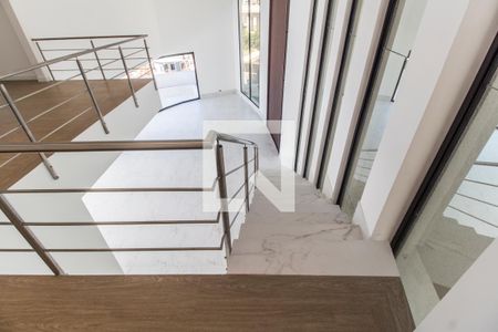 Casa de condomínio à venda com 540m², 4 quartos e 4 vagasEscada