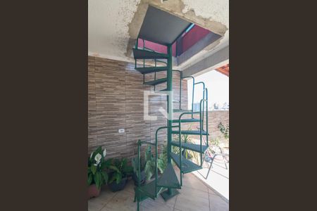 Apartamento à venda com 194m², 2 quartos e 2 vagas Apartamento à venda com 194m², 2 quartos e 2 vagasEscada