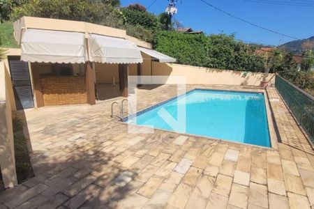 Casa à venda com 244m², 4 quartos e 4 vagas