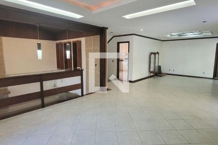 Casa à venda com 244m², 4 quartos e 4 vagas