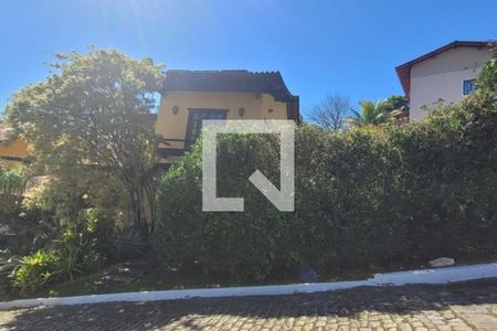 Casa à venda com 244m², 4 quartos e 4 vagas