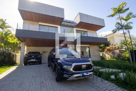 Casa à venda com 860m², 6 quartos e 4 vagasFachada da Casa