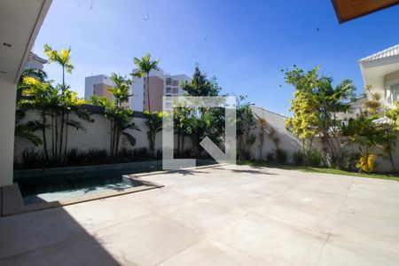 Casa à venda com 860m², 6 quartos e 4 vagasQuintal