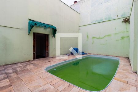 Casa à venda com 300m², 4 quartos e 3 vagas Casa à venda com 300m², 4 quartos e 3 vagasPiscina