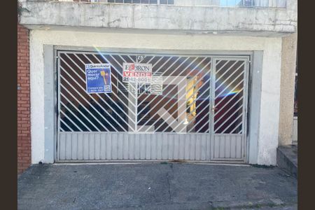 Casa à venda com 150m², 3 quartos e 2 vagas Casa à venda com 150m², 3 quartos e 2 vagasFachada