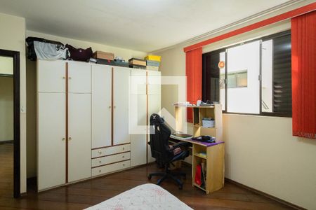 Casa à venda com 375m², 5 quartos e 5 vagas Casa à venda com 375m², 5 quartos e 5 vagasQuarto