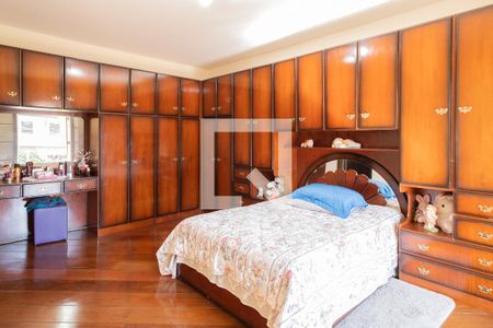 Casa à venda com 375m², 5 quartos e 5 vagas Casa à venda com 375m², 5 quartos e 5 vagasSuíte 2