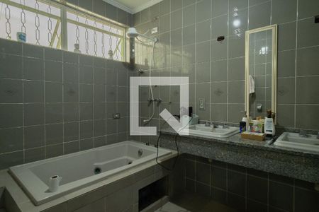 Casa à venda com 375m², 5 quartos e 5 vagas Casa à venda com 375m², 5 quartos e 5 vagasBanheiro - Suíte 1