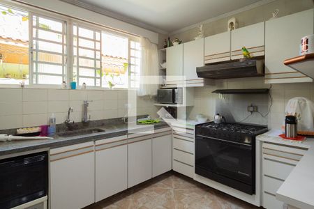 Casa à venda com 375m², 5 quartos e 5 vagas Casa à venda com 375m², 5 quartos e 5 vagasCozinha