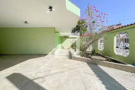 Casa à venda com 375m², 5 quartos e 5 vagas Casa à venda com 375m², 5 quartos e 5 vagasGaragem