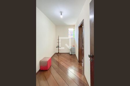 Casa à venda com 375m², 5 quartos e 5 vagas Casa à venda com 375m², 5 quartos e 5 vagasCloset - Suíte 2