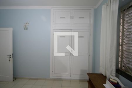 Casa à venda com 250m², 5 quartos e 2 vagasQuarto Suíte 1 - Armário