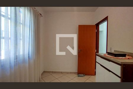 Casa à venda com 177m², 3 quartos e 2 vagasQuarto 2