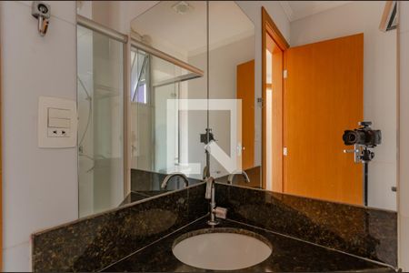 Apartamento à venda com 128m², 4 quartos e 2 vagas Apartamento à venda com 128m², 4 quartos e 2 vagasBanheiro Suíte 2