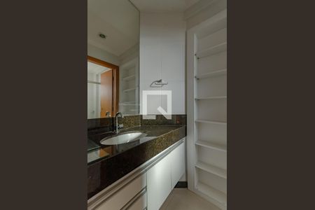 Apartamento à venda com 128m², 4 quartos e 2 vagas Apartamento à venda com 128m², 4 quartos e 2 vagasBanheiro Suíte 1