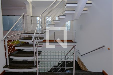 Casa à venda com 634m², 4 quartos e 5 vagas Casa à venda com 634m², 4 quartos e 5 vagasAcesso aos andares