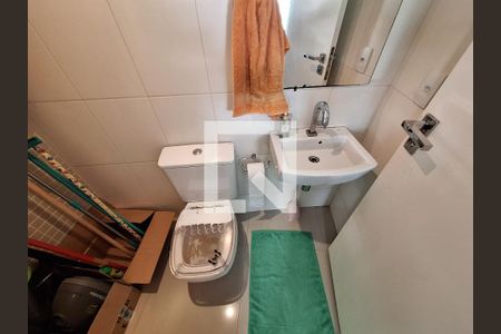 Apartamento à venda com 90m², 2 quartos e 1 vaga Apartamento à venda com 90m², 2 quartos e 1 vagaBanheiro social