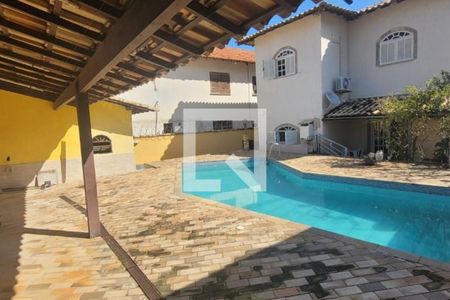 Casa à venda com 280m², 5 quartos e 5 vagas