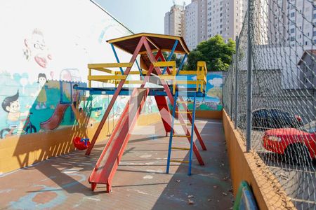 Apartamento à venda com 44m², 2 quartos e 1 vaga Apartamento à venda com 44m², 2 quartos e 1 vagaÁrea comum - Playground