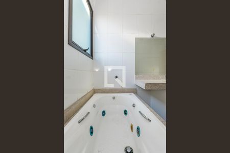 Apartamento à venda com 120m², 3 quartos e 4 vagas Apartamento à venda com 120m², 3 quartos e 4 vagasBanheiro da Suíte