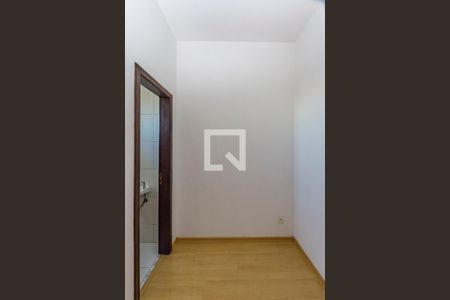 Apartamento à venda com 120m², 3 quartos e 4 vagas Apartamento à venda com 120m², 3 quartos e 4 vagasQuarto de Serviço