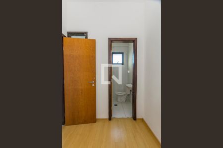 Apartamento à venda com 120m², 3 quartos e 4 vagas Apartamento à venda com 120m², 3 quartos e 4 vagasQuarto de Serviço